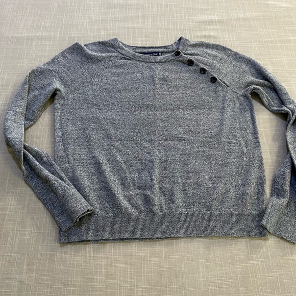 Abercrombie & Fitch sweater with button details. Woman’s size XSmall - Picture 3 of 14